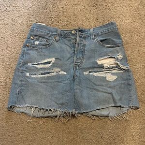 Womens Levi Denim Shorts - size 27